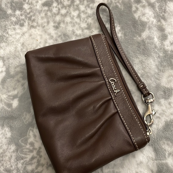 Chocolate Leather Coach Wristlet ! - Picture 3 of 6